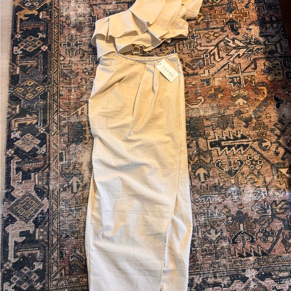 YAURA Elegant One-Shoulder Cream Dress - Picture 3 of 7